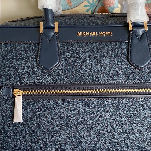 Michael Kors Admiral Blue Weekender - Picture 2 of 8